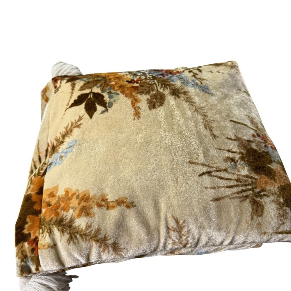 Vintage 1978 Warner Fabric Corp Floral Velvet Tassel Throw Pillows Set of 4 - Picture 3 of 13